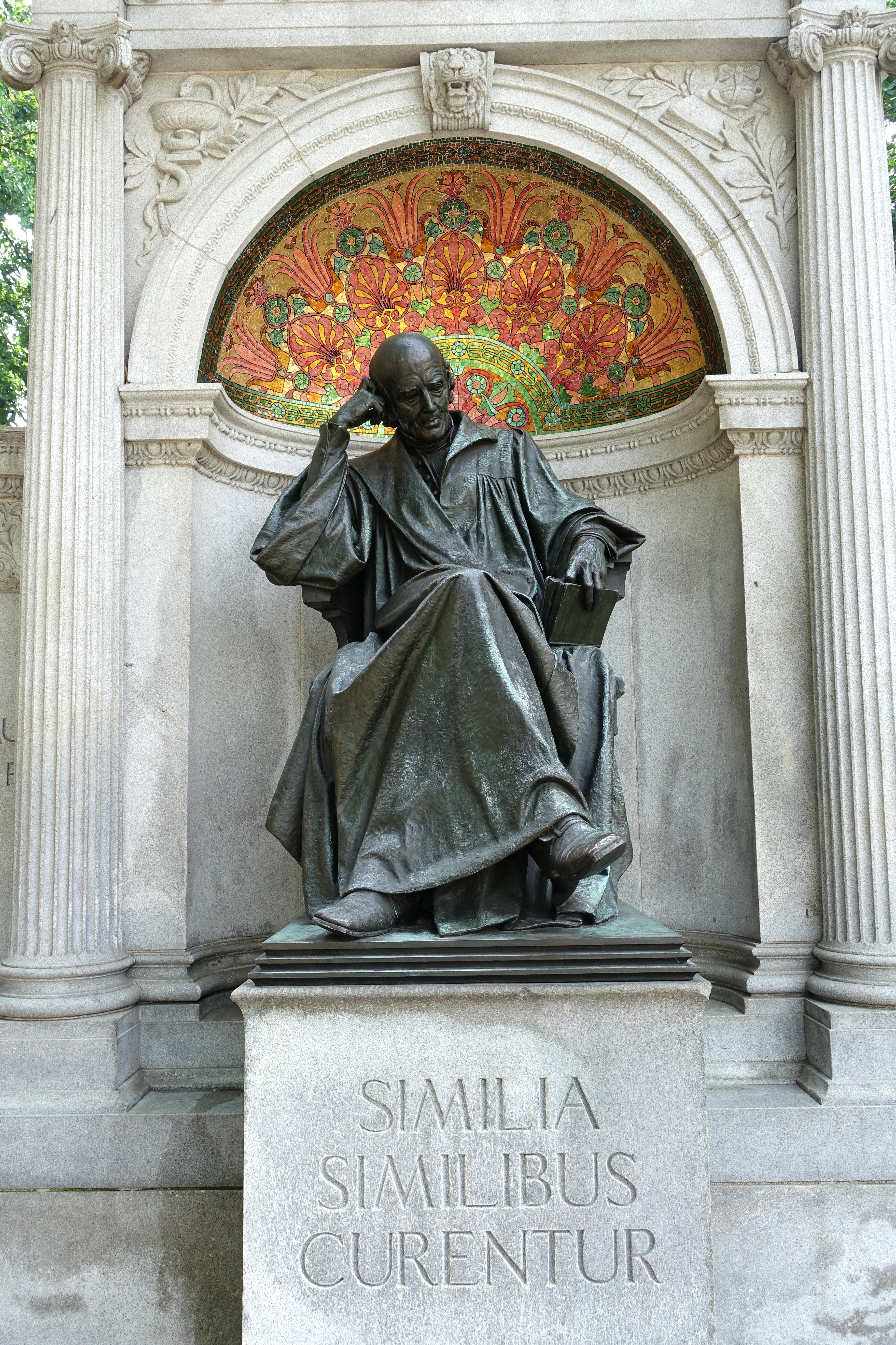 Samuel_Hahnemann_Memorial_-_Washington,_DC_-_DSC05590